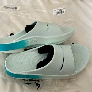 NEW OOFOS Unisex OOAHH slide sandal in Ice Fade